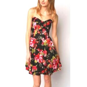 Urban Outfitters Kimchi Blue Floral Strapless Fit & Flare Mini Dress Corset SM